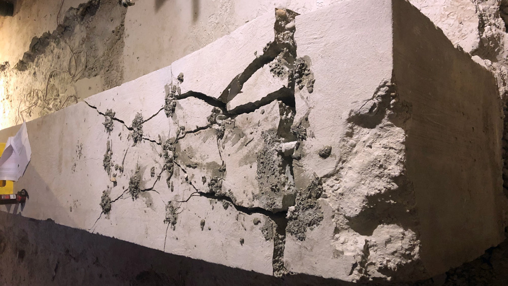 BAD GRIESBACH: Rozkruszanie fundamentów betonowych bez wibracji