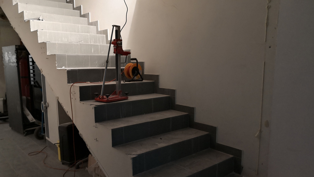 GDYNIA: Tyst och dammfri rivning av betong trappa