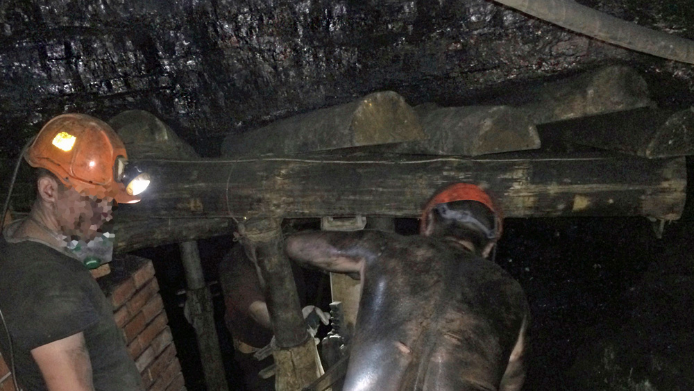 Vibrationsfri, manuell kolbrytning och tunneldrivning i historisk kolgruvan