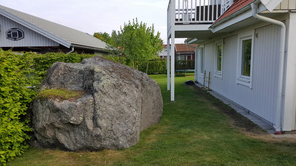 LINKÖPING: How this rock was gradually cracked...